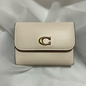 Coach Essentials Card Holder Wallet